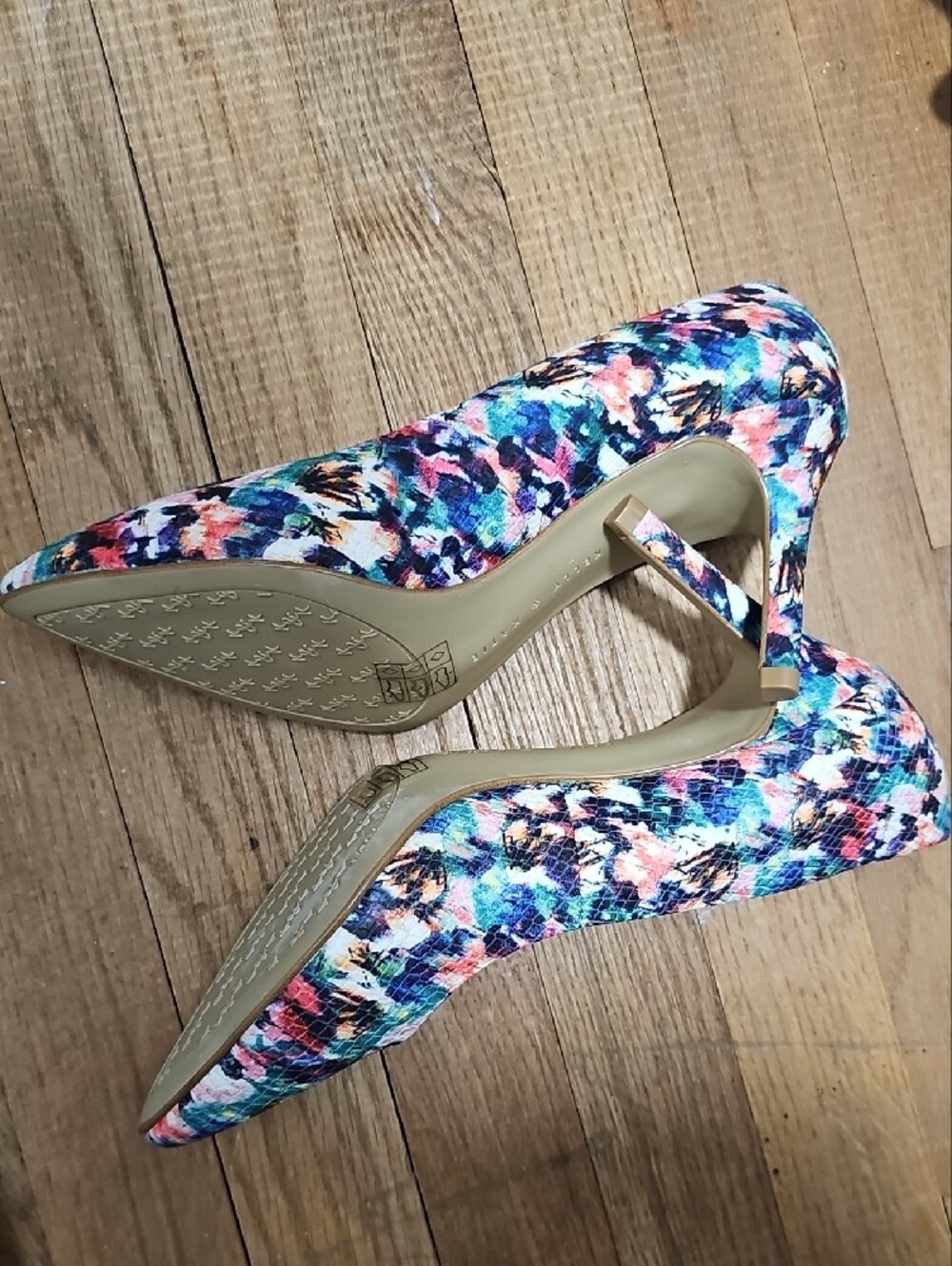 Multicolor Pointed-Toe Pumps - Picture 5 of 6